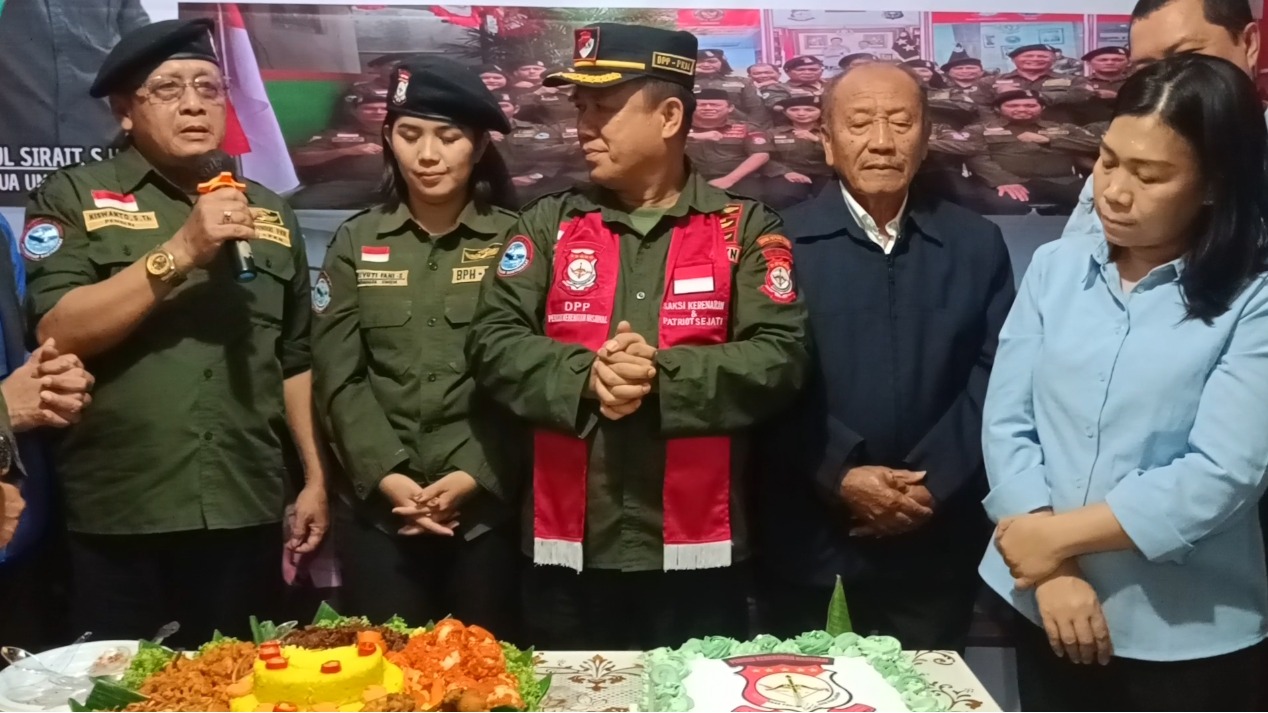 Kiswanto, S.Th (Dewan Pendiri PKN) memberikan ucapan selamat ulang tahun di acara HUT PKN ke-5