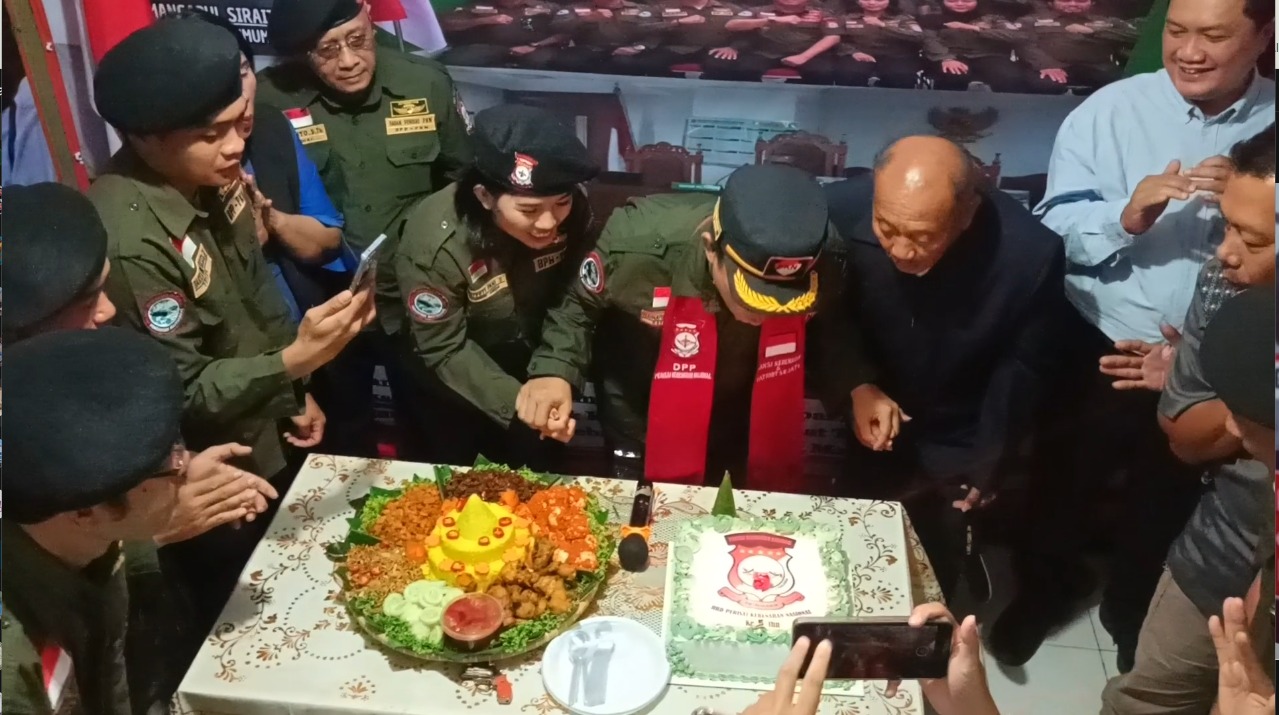 Acara Peniupan Lilin pada perayaan HUT PKN ke-5