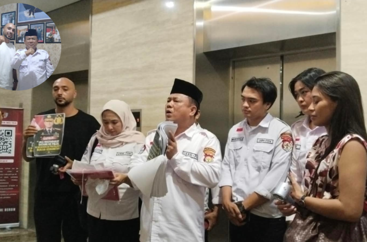 Mangapul Sirait, S.H., dan Tim Hukum LKBH PKN bersama Noor (WNA Palestina) di Mabes Polri